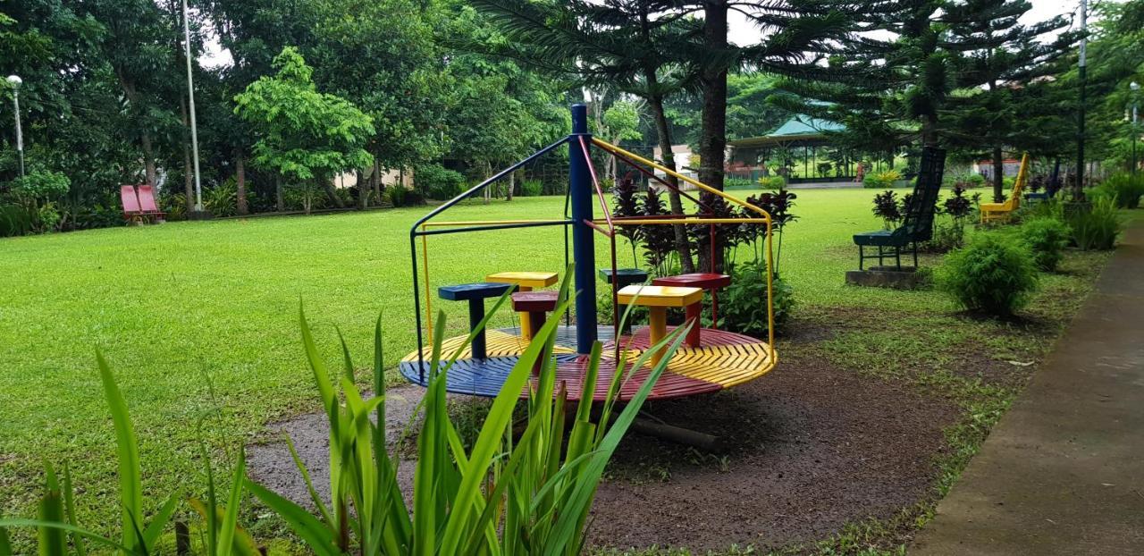 Tagaytay Summer House タガイタイ エクステリア 写真